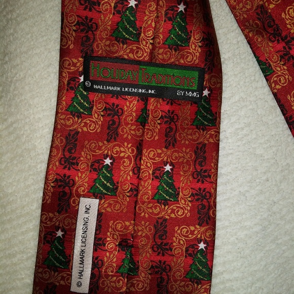 Hallmark 🎄 tie - Picture 3 of 3